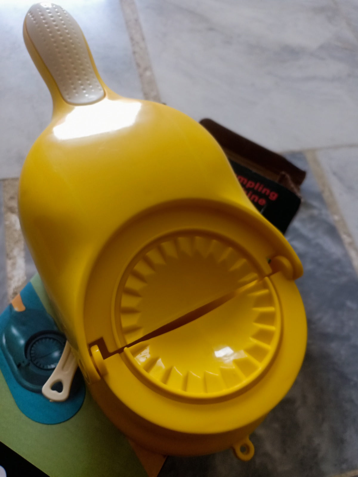 2-in-1 Dumpling Wrapper Tool Food Grade Manual Dumpling Wrapper Mold Labor-saving Baking Pastry Home Kitchen Gadget (random Color) (WITHOUT BOX)